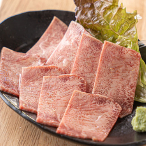 おすすめはタン刺し！厳選したA5和牛をお手頃価格でご提供